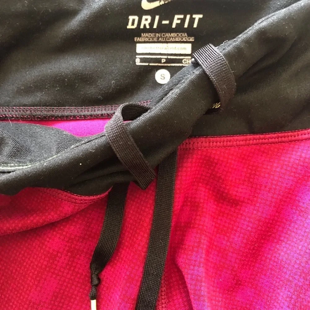 Nike running DriFit Berry Capri Leggings S